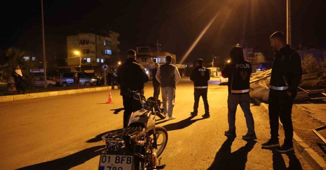 Kasksız sürücüden polise ilginç teklif: "Cezayı bana değil, plakaya yazın"