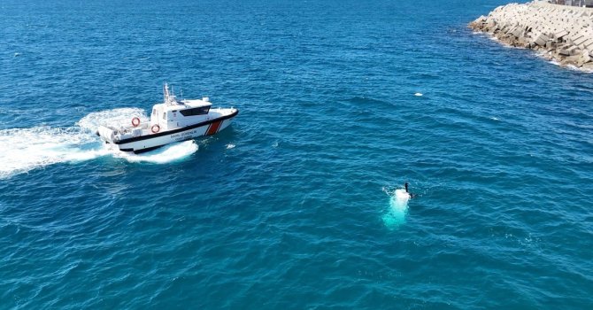 Antalya’da balıkçı teknesi battı: 3 kişi son anda denize atlayarak kurtuldu