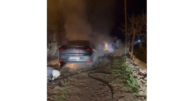 Osmaniye’de park halindeki otomobilde çıkan yangın söndürüldü