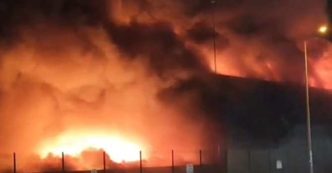 Kadirli OSB’de tavuk fabrikasında yangın: Ekipler müdahale ediyor