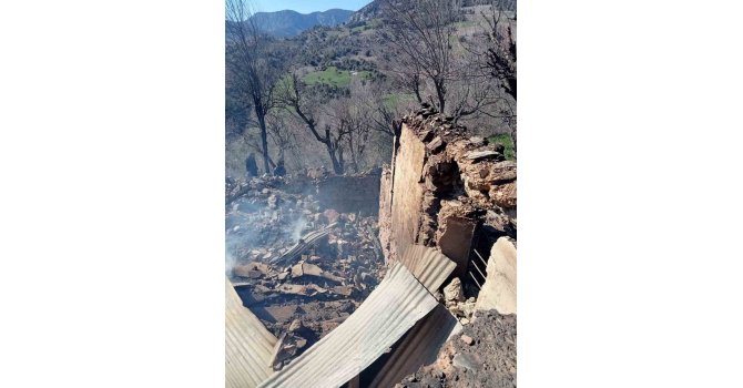 Yanan evden parasını kurtarmak isterken ağır yaralandı