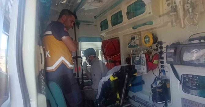 Bakım sırasında tur teknesi alev aldı dumandan etkilenen işçi hastanelik oldu