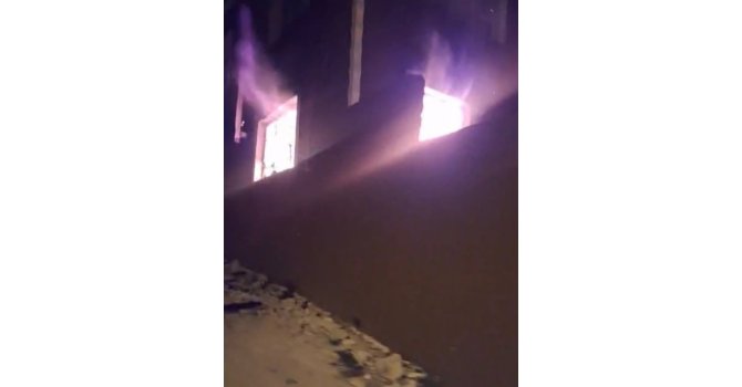 Altınözü’nde evden alevler yükseldi