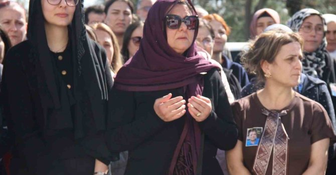 Kanser nedeniyle hayatını kaybeden çocuk doktoru için hastanede tören düzenlendi