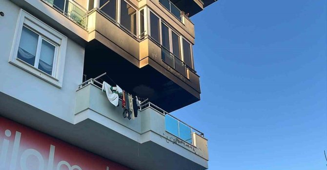 Alanya’da apartman balkonunda çıkan yangın korkuttu
