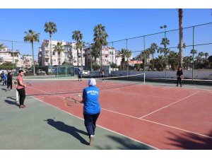 Akdeniz Belediyesinin tenis kursu genç yetenekleri yetiştiriyor
