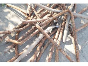 Hatay Büyükşehir Belediyesi, Dörtyol’da pastan tanınmaz hale gelen içme suyu şebeke hattını yeniliyor