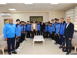 Akdeniz Belediye Spor U-14 Takımı Türkiye Şampiyonası yolunda