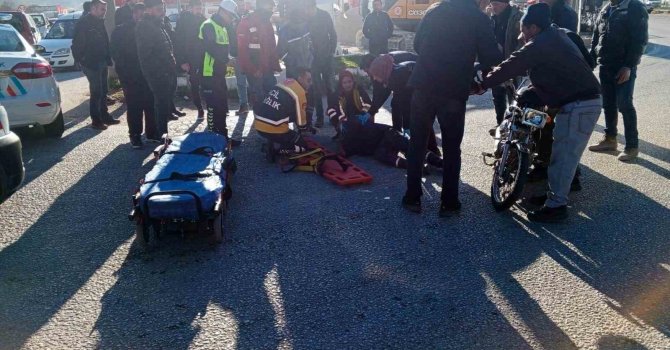 Isparta’da sürücüsünün kontrolünden çıkan motosiklet yola savruldu: 1 yaralı
