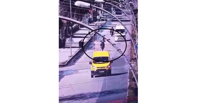 Akan trafiğe aldırış etmeden ön kaldıran sürücüye 46 bin TL ceza