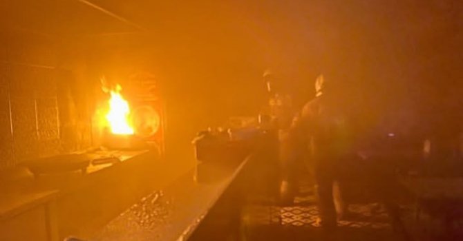 Antakya’da kızartma makinesinden çıkan yangında dönercide alevler yükseldi