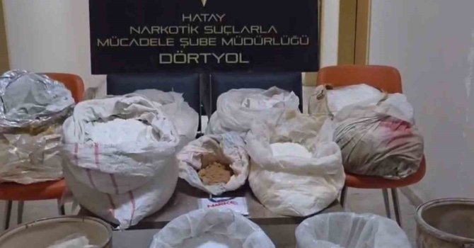 Portakal bahçesinde gerçekleşen uyuşturucu alışverişine polis ekiplerinden baskın: 175 kilogram kimyasal uyuşturucu ham maddesi ele geçirildi