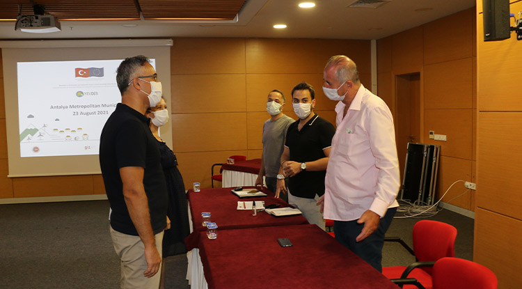 Büyükşehir sera atıklarına çözüm arıyor