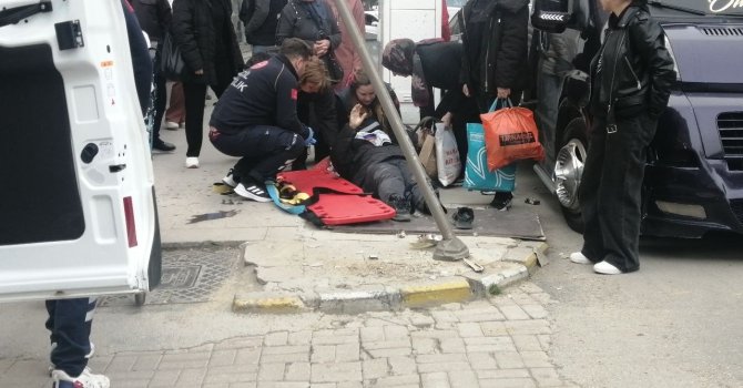 Isparta’da kontrolden çıkan otomobil yayaya çarptı: 1 yaralı