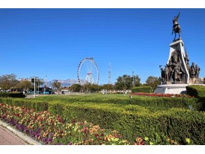 Antalya’da bahar hazırlığı: 4 milyon çiçek toprakla buluşuyor