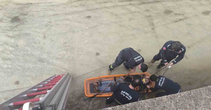 Alanya’da çaya düşen şahıs ekipler tarafından kurtarıldı