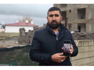 Suyla dolarak 2 kardeşe mezar olan havuz temelinin 8 aydır açık olduğunu söyleyen baba, evlatlarının acısıyla yaşıyor