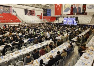 Hatay Büyükşehir Belediyesi’nin iftar sofrası Kırıkhan’da kuruldu