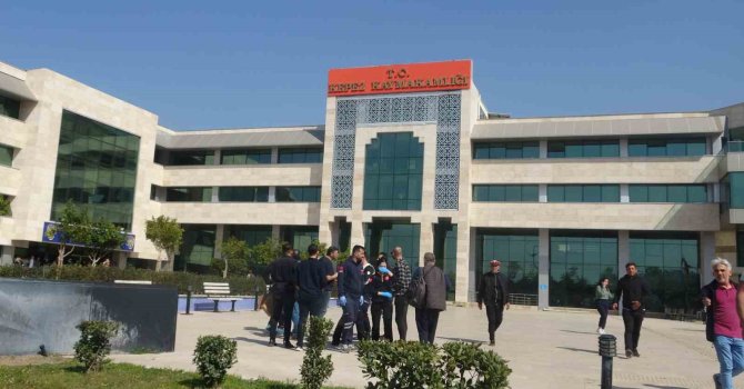 Kaymakamlık binasında ateş açarak kendini odaya kilitleyen şahıs teslim oldu