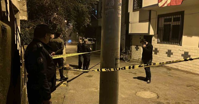 Silahlı kavgada evinin önünde duran genç kadın başından vurularak hayatını kaybetti