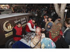 Mersin’de Kadir Gecesinde 10 bin kişilik lokma ikramı