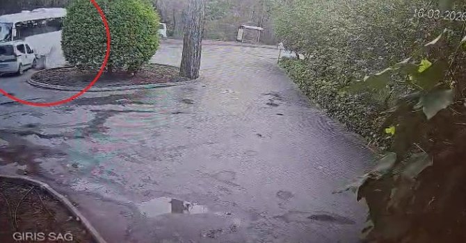 Manavgat’ta servis otobüsü ile hafif ticari araç çarpıştı