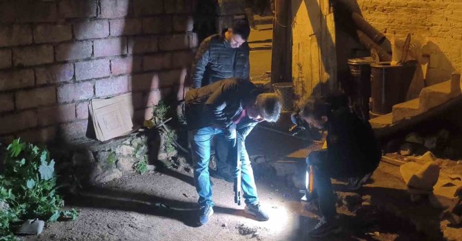 Komşuların tartışması silahlı kavgaya dönüştü: 2 yaralı