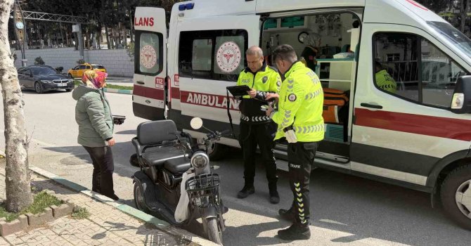 Osmaniye’de kontrolden çıkan şarjlı motosiklet kaldırıma çarptı: 1 yaralı
