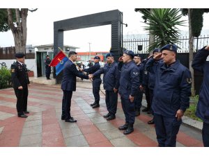Şener, bayramda görev başındakileri ve şehit ailelerini unutmadı