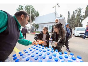 Mersin’de bayramda mezarlıklarda vatandaşlar yalnız bırakılmıyor