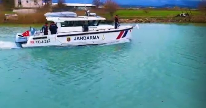 Manavgat’ta jandarmadan deniz ve ırmakta bayram mesaisi