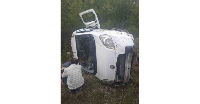 Akseki-Manavgat Karayolunda hafif ticari araç şarampole devrildi: 1’i ağır 6 yaralı