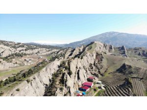 Kahramanmaraş’ta sivri ve keskin kayalar