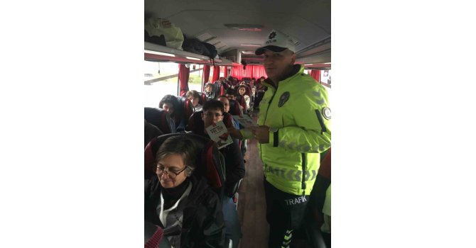 Burdur’da otogarda emniyet kemeri kullanımı hakkında bilgilendirme