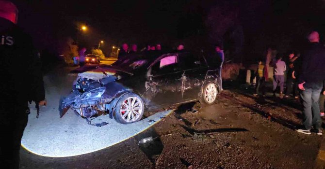 Adana’da evin duvarına çarpan otomobil takla attı: 1 yaralı