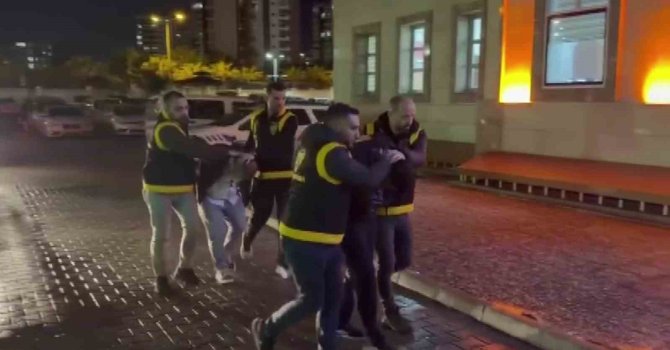 Trafikte bıçakla dehşet yaşatan baba-oğula 363 bin TL ceza