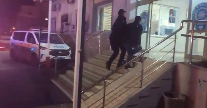 Hırsızlık suçundan 32 yıl hapis cezayla aranan hükümlü, çalıntı motosikletle dolaşırken yakalandı