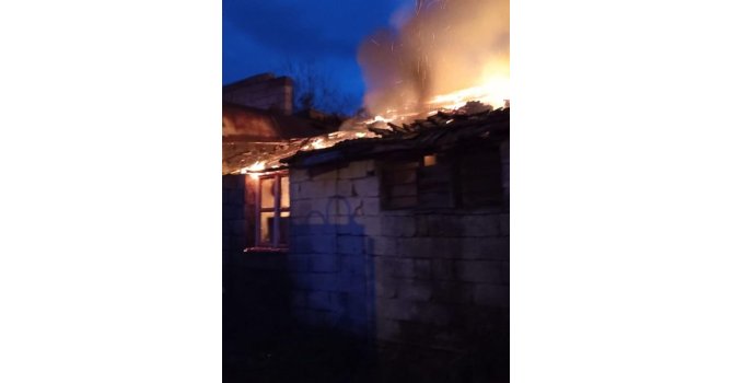 Dörtyol’da metruk bina yangını