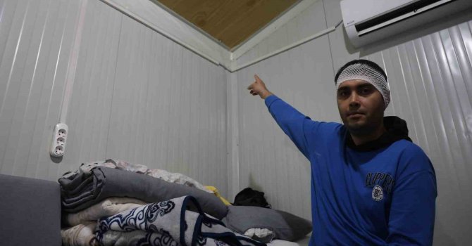 Bayram günü konteyneri delip geçen yorgun merminin kafasına isabet etmesiyle kabusu yaşadı