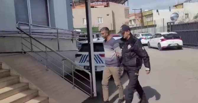 Yüreğir’de 3 firari hükümlü gezerken yakalandı