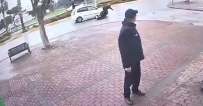 Elektrikli bisiklet sürücüsünü yola savuran kaza kamerada