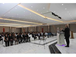 Lise öğrencileri tıp sempozyumuna katıldı