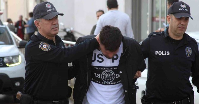 Ayağıyla araç sürdü: Ev hapsi ve her türlü motorlu araç kullanmama cezası aldı