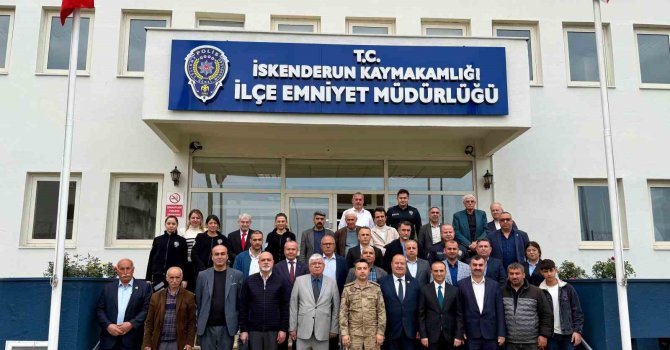 İskenderun’da muhtarlar, huzurlu yaşam için jandarma ve emniyete teşekkür etti