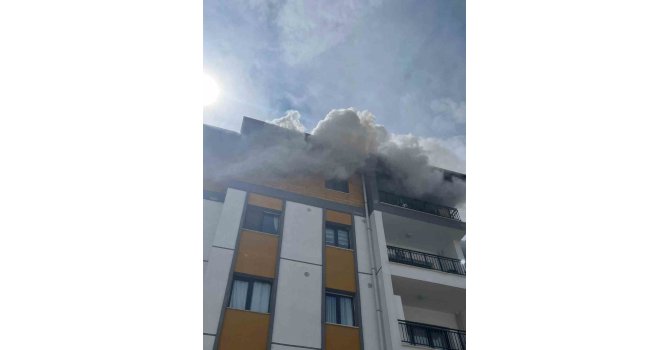 Antakya’da alevlere teslim olan ev kullanılmaz hale geldi