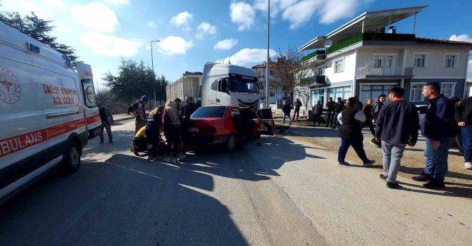 Isparta’da iki otomobil çarpıştı: 4 yaralı