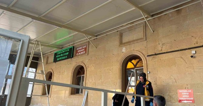 Burdur’da merdivenden düşen usta ve çırağı yaralandı