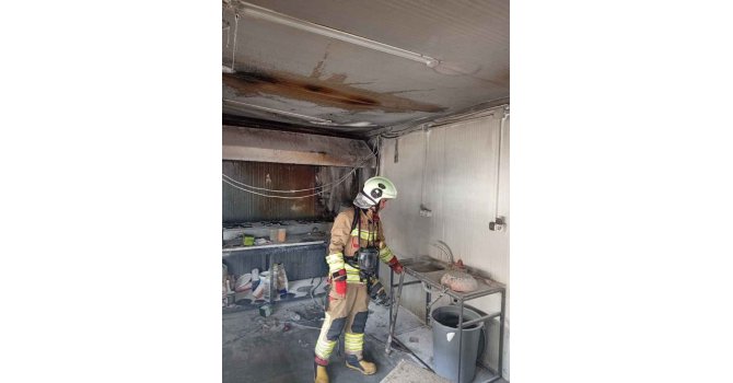 Defne’de iş yeri alevlere teslim oldu