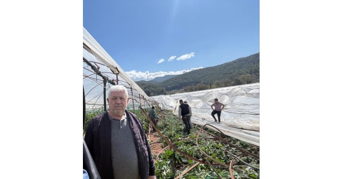 Kumluca’da hortum seraları vurdu, 10 dönüm alan zarar gördü