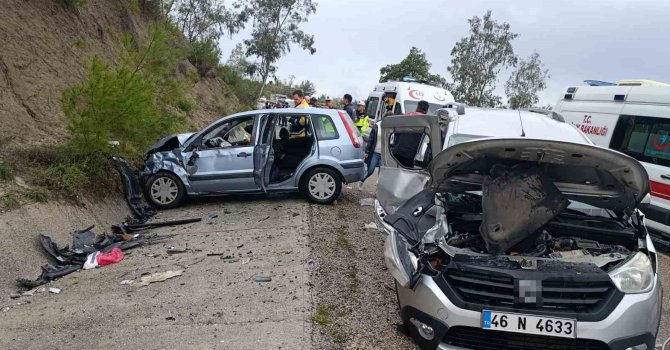 Osmaniye’de otomobil ile ticari araç çarpıştı: 6 yaralı